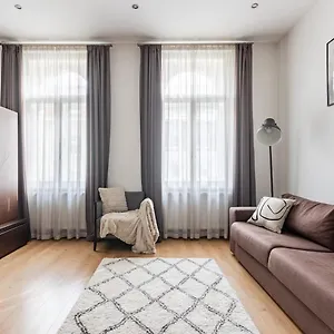 Place Of Grace - 50 Meters From Dancing House Apartment Prag